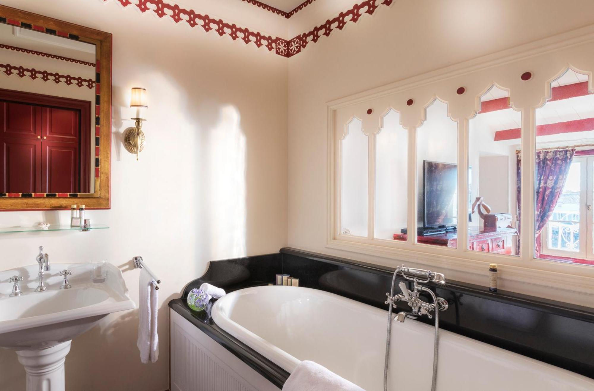 Hotel De Toiras 5*