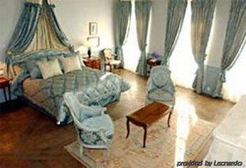 Hotel De Toiras 5*